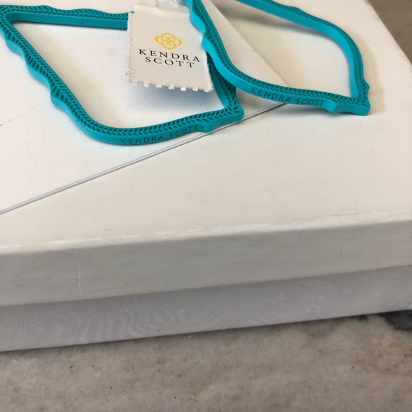 NWT Kendra Scott Matte Aqua Sophee Earrings - Picture 2 of 3